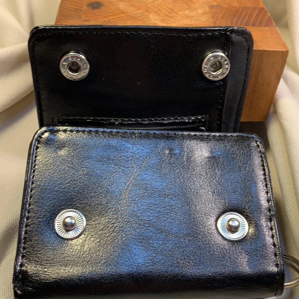 NWOT Scull/flames tri-fold real leather wallet - Picture 13 of 15